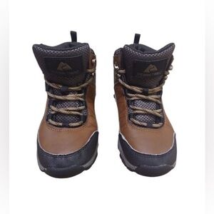 Ozark Trail Children's boots, size 2 US, brown, Children's Outdoor Boots